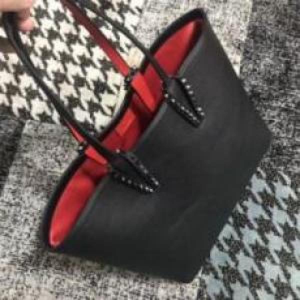 海外セレブ定番愛用 手持ち&ショルダー掛け Christian Louboutinコピー クリスチャンルブタンコピー 2026 余裕ある収納力.611.