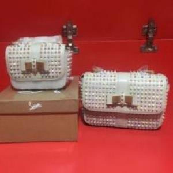 クリスチャンルブタンコピー ショルダーバッグ Christian Louboutinコピー 2026 スタイリッシュな印象 屈託のないバッグ.611.