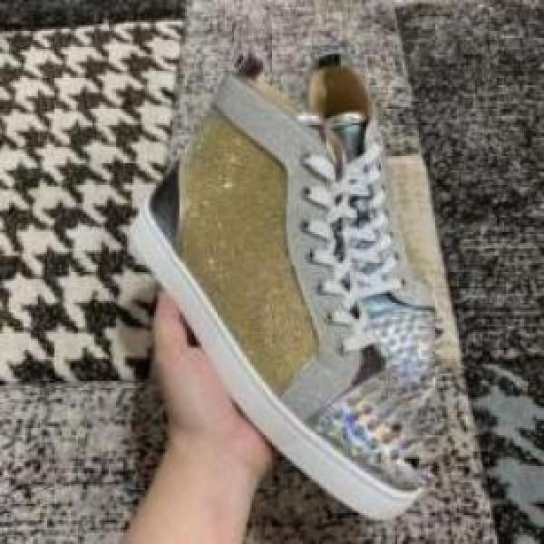 主役になる存在感 カジュアルシューズ  Christian Louboutinコピー 2026 クリスチャンルブタンコピー 早くも完売している シューズ