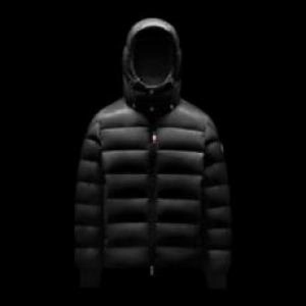 2026 モンクレールコピー  MONCLERコピー ダウンジャケット 個性的なデザイン おしゃれな装い