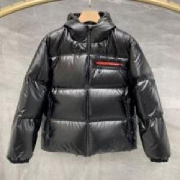 PRADAコピー  男女兼得Linea Rossa ダウンジャケット 2026 プラダコピー 小さめ おしゃれ かわいい 人気 軽い