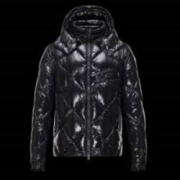 【人気ブログ掲載】 MONCLERコピー ダウンジャケット 何にでも合わせ易く格好良く決まる  2026 モンクレールコピー