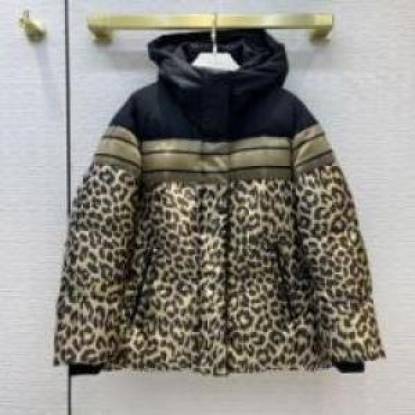 ディオールコピー 秋冬を彩る一着 2026 DIORコピー ヒョウ柄  大人気再登場 ダウンジャケット