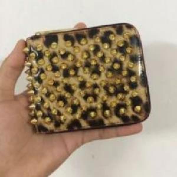 3色可選 ウォレット 落ち着いた感覚 短財布  Christian Louboutinコピー  2026 クリスチャンルブタンコピー.610.