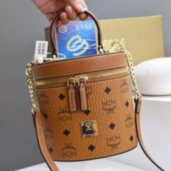 屈託のないバッグ 2026 MCM バッグ リュック、バックパック 海外セレブ定番愛用 エムシーエム コピー ハンドバッグ.594.