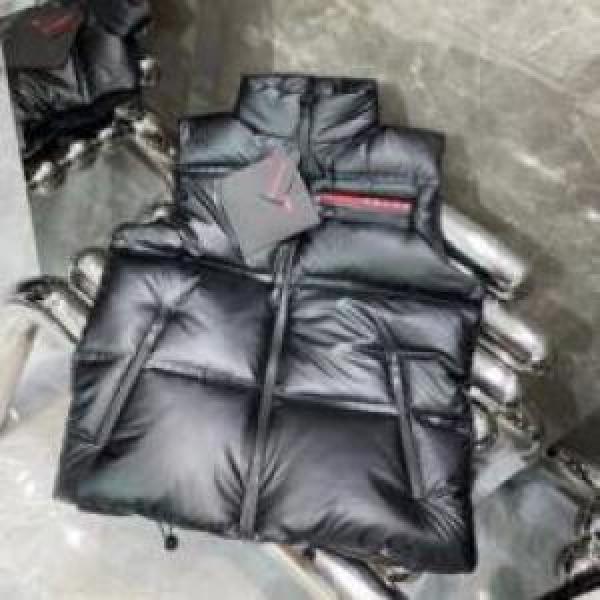 ダウンジャケット ベスト 2026 プラダコピー  程よい光沢感がある PRADAコピー 保湿性の向上 大人気☆NEW!!