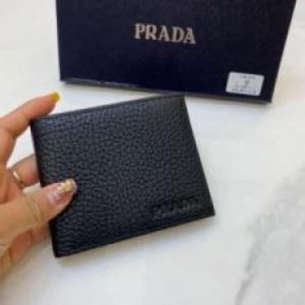 プラダコピー 短財布 ウォレット 主役になる存在感 二つ折り財布 2026 PRADAコピー.629.