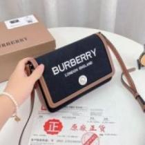 バーバリーコピー  バランスのいい大きさ バッグ BURBERRYコピー 2026 ショルダーバッグ 小型 軽量.596.