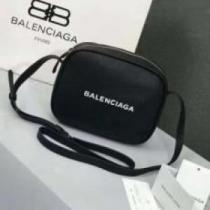 斜め掛けバッグ 多色可選 気軽に持てる BALENCIAGAコピー 今一番HOTな新品 バレンシアガコピー 2026.597.
