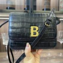 抜群な楽チン感ある大定番 BALENCIAGAコピー 丈夫 バレンシアガコピー ショルダーバッグ 2026.597.