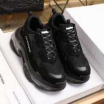 バレンシアガコピー スニーカー 2026 セレブ風 BALENCIAGAコピー 底にラバーが貼ってある