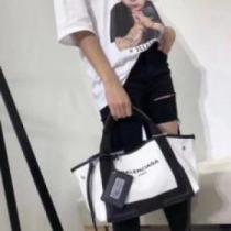 メインルーム BALENCIAGAコピー セレブ愛用の超人気商品 非凡な容量 バレンシアガコピー 2026 ハンドバッグ.597.