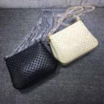 魅力的 クリスチャンルブタンコピー キャリア女性のお悩み解決 ショルダーバッグ カジュアル 2026 Christian Louboutinコピー.611.