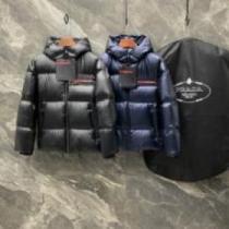 防寒具としての機能もバッチリ 2026 存在感◎ プラダコピー  PRADAコピー ダウンジャケット 2色可選