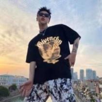 2026 半袖シャツ 人目を惹くデザイン ジバンシィコピー GIVENCHYコピー コーデ 知的なムードを演出