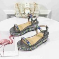 Christian Louboutinコピー サンダル パンプス ファッション 人気 一番人気の新作はこれ クリスチャンルブタンコピー  2025 シューズ