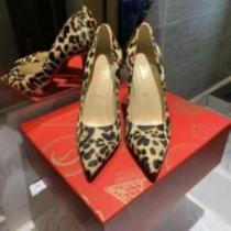 ムダな装飾を排したデザイン Christian Louboutinコピー シューズ  ハイヒール 2026 クリスチャンルブタンコピー 大人っぼい