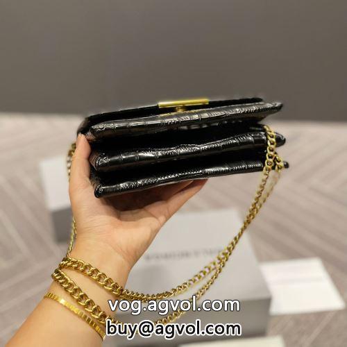 愛らしさ抜群！ 2022 2色可選 肩掛けバッグ BALENCIAGAコピー  バレンシアガコピー ショルダーバッグ