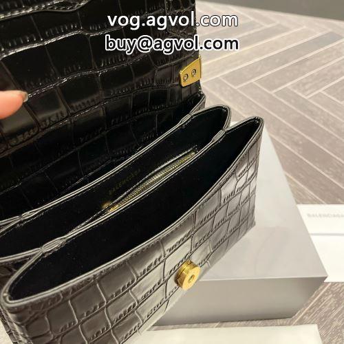 愛らしさ抜群！ 2022 2色可選 肩掛けバッグ BALENCIAGAコピー  バレンシアガコピー ショルダーバッグ