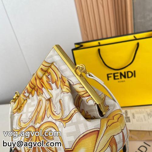 フェンディコピー 海外セレブ愛用可選 2022 FENDIコピー ショルダーバッグ 超目玉