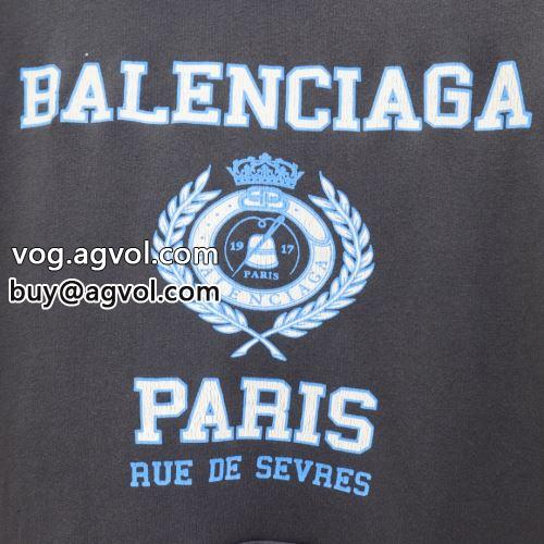 お洒落な存在感 バレンシアガコピー  BALENCIAGAコピー  2022 パーカー ボリュームネックフード付き