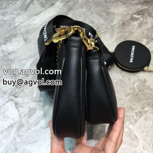 2022 バレンシアガコピー  確定となる上品 斜め掛けバッグ 柔軟 BALENCIAGAコピー 争奪戦必至