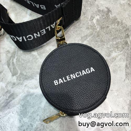 2022 バレンシアガコピー  確定となる上品 斜め掛けバッグ 柔軟 BALENCIAGAコピー 争奪戦必至