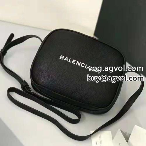 斜め掛けバッグ 多色可選 気軽に持てる BALENCIAGAコピー 今一番HOTな新品 バレンシアガコピー 2022