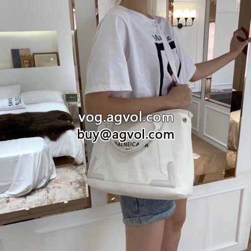 洗練を十分に演出する ハンドバッグ BALENCIAGAコピー バレンシアガコピー 2022 定番のアイテム ショルダーバッグ