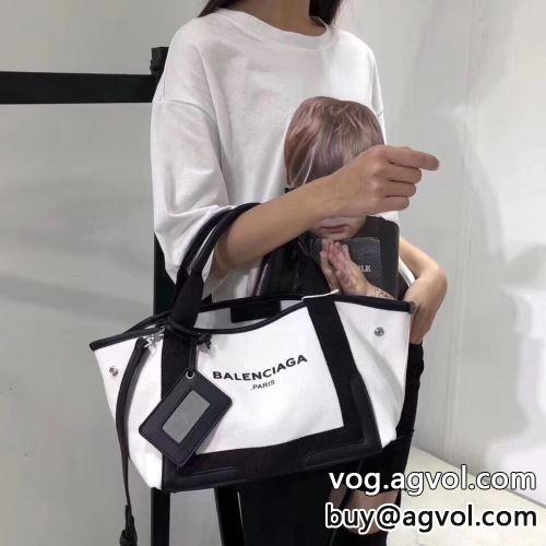メインルーム BALENCIAGAコピー セレブ愛用の超人気商品 非凡な容量 バレンシアガコピー 2022 ハンドバッグ