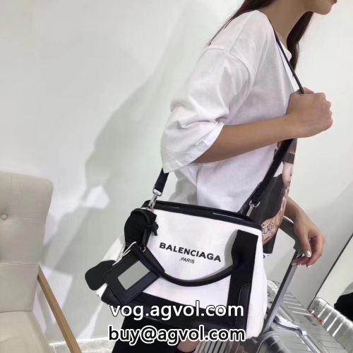 メインルーム BALENCIAGAコピー セレブ愛用の超人気商品 非凡な容量 バレンシアガコピー 2022 ハンドバッグ