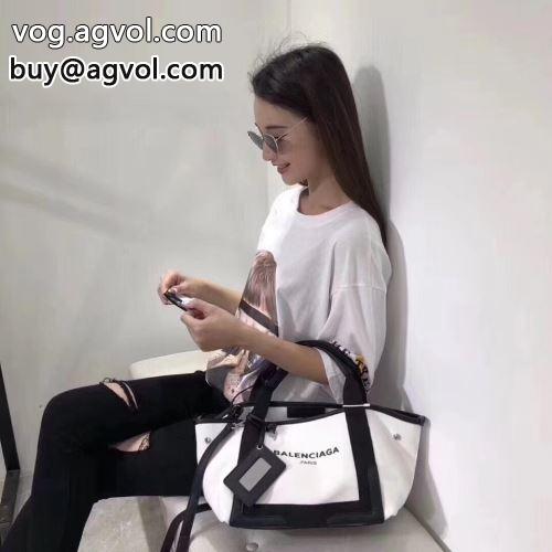 メインルーム BALENCIAGAコピー セレブ愛用の超人気商品 非凡な容量 バレンシアガコピー 2022 ハンドバッグ