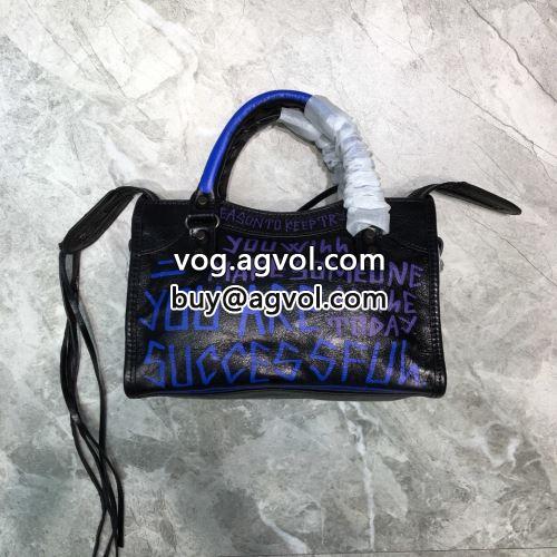 実用性に溢れるアイテム バレンシアガコピー BALENCIAGAコピー 通勤 出張 旅行  2022 ショルダーバッグ