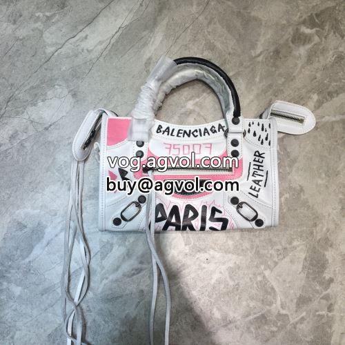 2022 斜め掛けバッグ 一番人気の新作はこれ 落ち着いた質感 バレンシアガコピー BALENCIAGAコピー