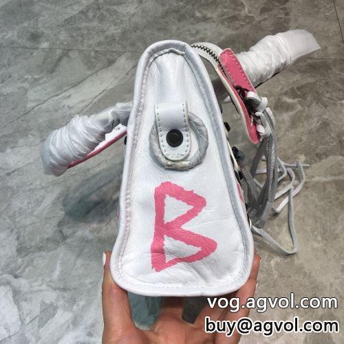 2022 斜め掛けバッグ 一番人気の新作はこれ 落ち着いた質感 バレンシアガコピー BALENCIAGAコピー