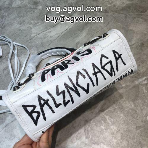 2022 斜め掛けバッグ 一番人気の新作はこれ 落ち着いた質感 バレンシアガコピー BALENCIAGAコピー