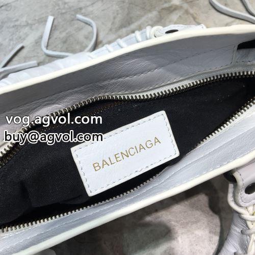 2022 斜め掛けバッグ 一番人気の新作はこれ 落ち着いた質感 バレンシアガコピー BALENCIAGAコピー