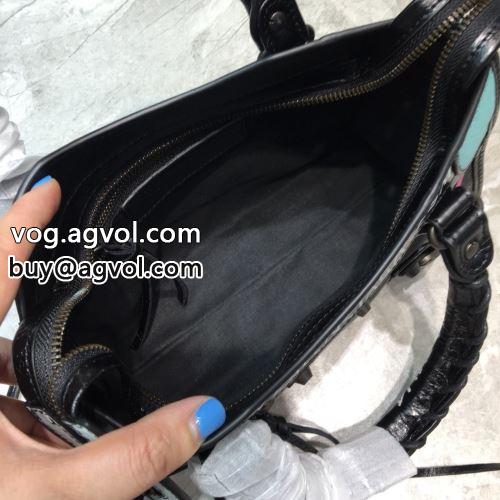 ショルダーバッグ に最も需要のある 抜群な楽チン感ある大定番 BALENCIAGAコピー 売れ筋のいい バレンシアガコピー 2022