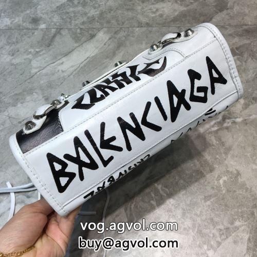 キャリア女性のお悩み解決 2022 優しい色合い BALENCIAGAコピー 人気 ランキング  バレンシアガコピー