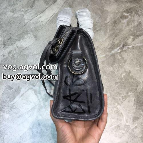 BALENCIAGAコピー 限量販売 バランスのいい大きさ 手持ち&ショルダー掛け  ショルダーバッグ  =バレンシアガコピー 2022