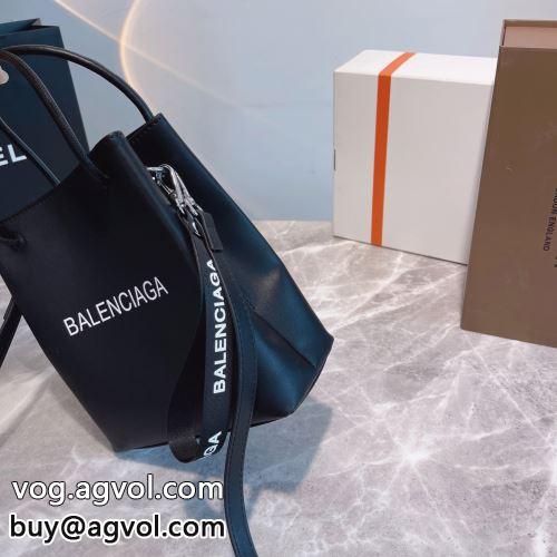 2022 海外限定ライン 超目玉 ショルダーバッグ ミニバッグ バレンシアガコピー BALENCIAGAコピー