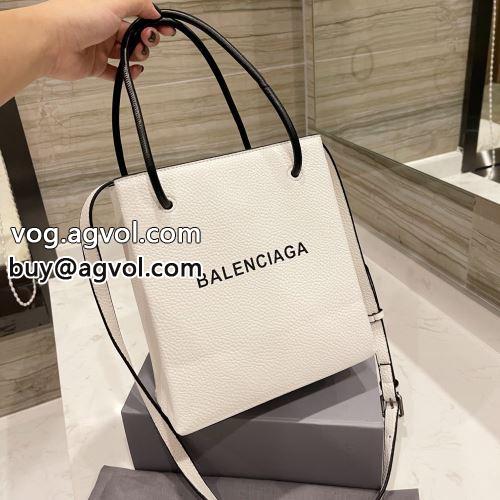  セレブ愛用の超人気商品 バレンシアガコピー 2色可選  耐久性 2022 BALENCIAGAコピー ショルダーバッグ  