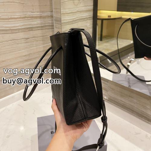 セレブ愛用の超人気商品 バレンシアガコピー 2色可選  耐久性 2022 BALENCIAGAコピー ショルダーバッグ