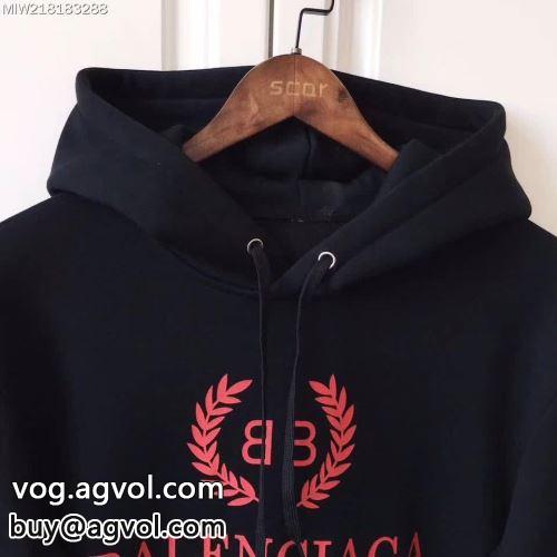バレンシアガコピー BALENCIAGAコピー セレブ愛用の超人気商品トップス パーカー アウトドア系 程よい厚み 2022