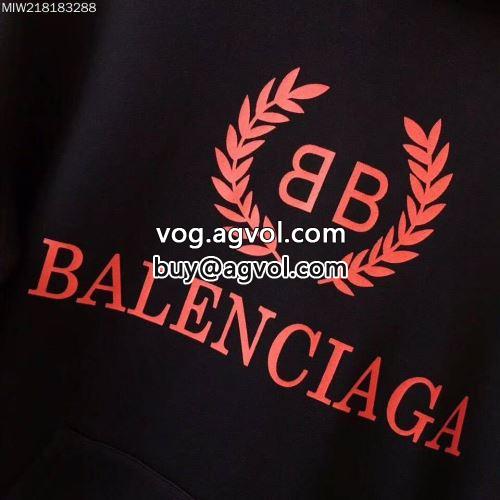 バレンシアガコピー BALENCIAGAコピー セレブ愛用の超人気商品トップス パーカー アウトドア系 程よい厚み 2022