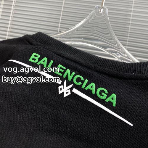 バレンシアガコピー 秋着用 プルオーバー トップス 優美なお出かけスタイル 2022 BALENCIAGAコピー