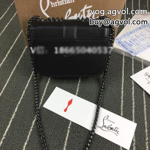 Christian Louboutinコピー 個性的なデザイン 2022 斜め掛けバッグ クリスチャンルブタンコピー 肩掛けバッグ