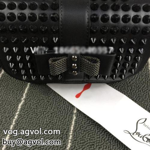 Christian Louboutinコピー 個性的なデザイン 2022 斜め掛けバッグ クリスチャンルブタンコピー 肩掛けバッグ