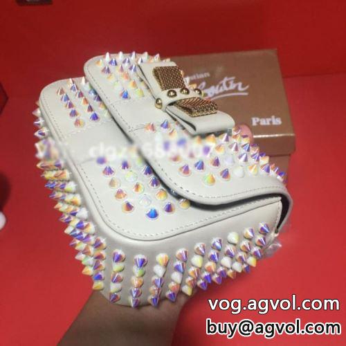 クリスチャンルブタンコピー ショルダーバッグ Christian Louboutinコピー 2022 スタイリッシュな印象 屈託のないバッグ