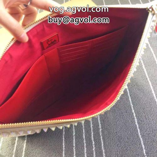 ポーチ 活躍のバッグ ビジネスケース Christian Louboutinコピー クリスチャンルブタンコピー 存在感のある 2022